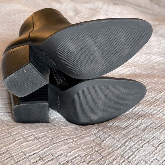 Black Madden Girl Klicck Ankle Bootie - Picture 8 of 9